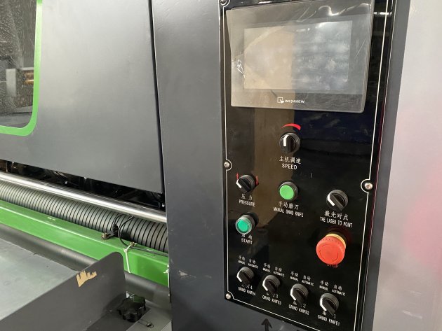 SMBD-CNC自動薄刀分紙壓線機 5